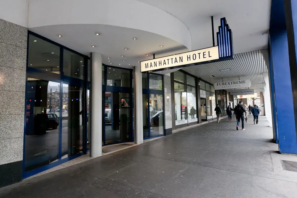 Manhattan Hotel
