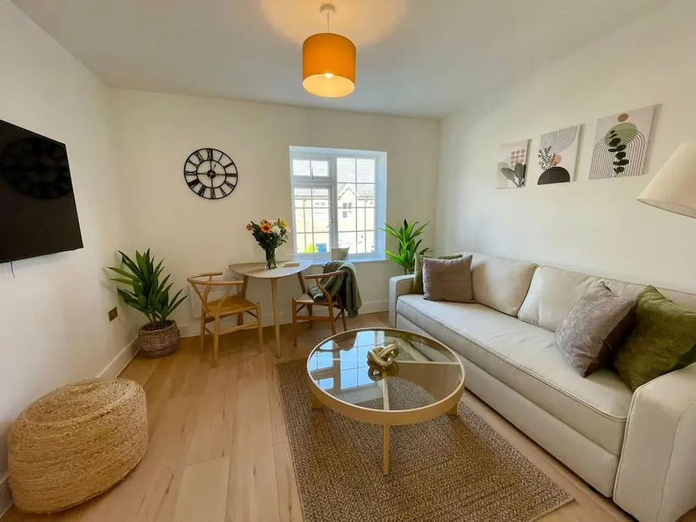 Canterbury Stay Modern Duplex 2 min to Station