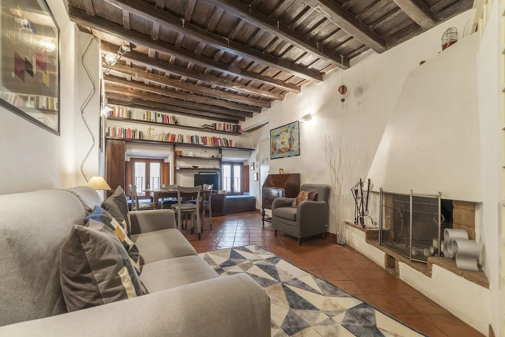 Stylish Flat Domus Aurea