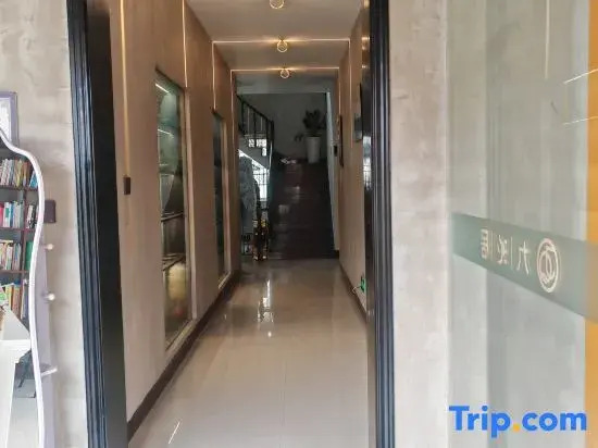 Jiuqinju Rest Xiangyang Audiovisual Homestay (Huaihua High speed Railway  Station Branch)
