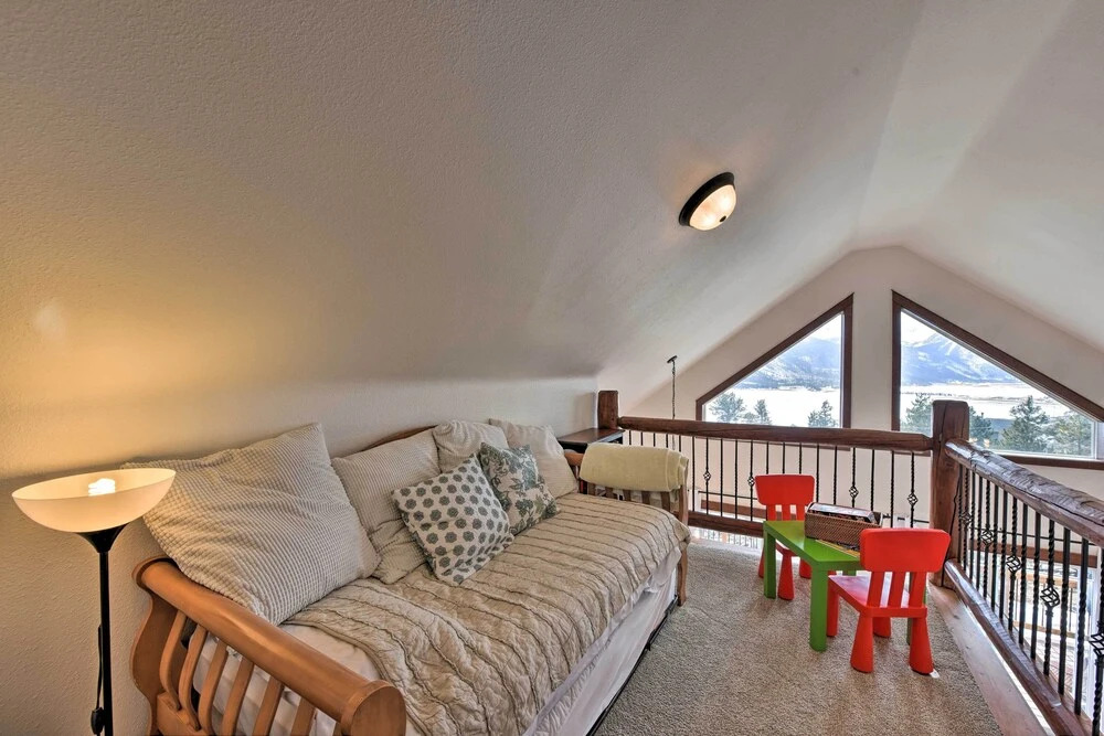 Gorgeous Twin Lakes Home w/ Deck Overlooking Mtns!