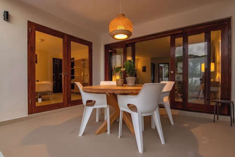 Villa Blou, steps from the Jan Thiel Beach