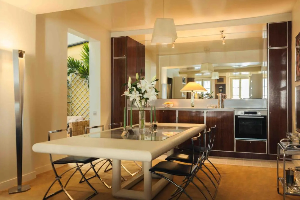 Les Suites Cinabre