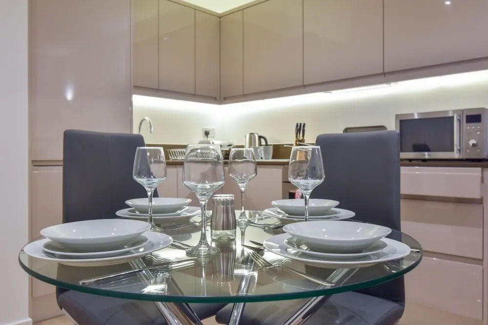 Silbury MK City Apartment With Parking
