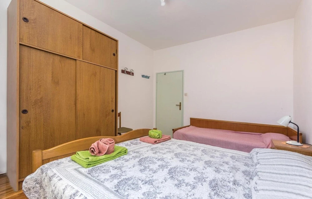 Beautiful Home in Lovrecica With Wifi and 2 Bedrooms