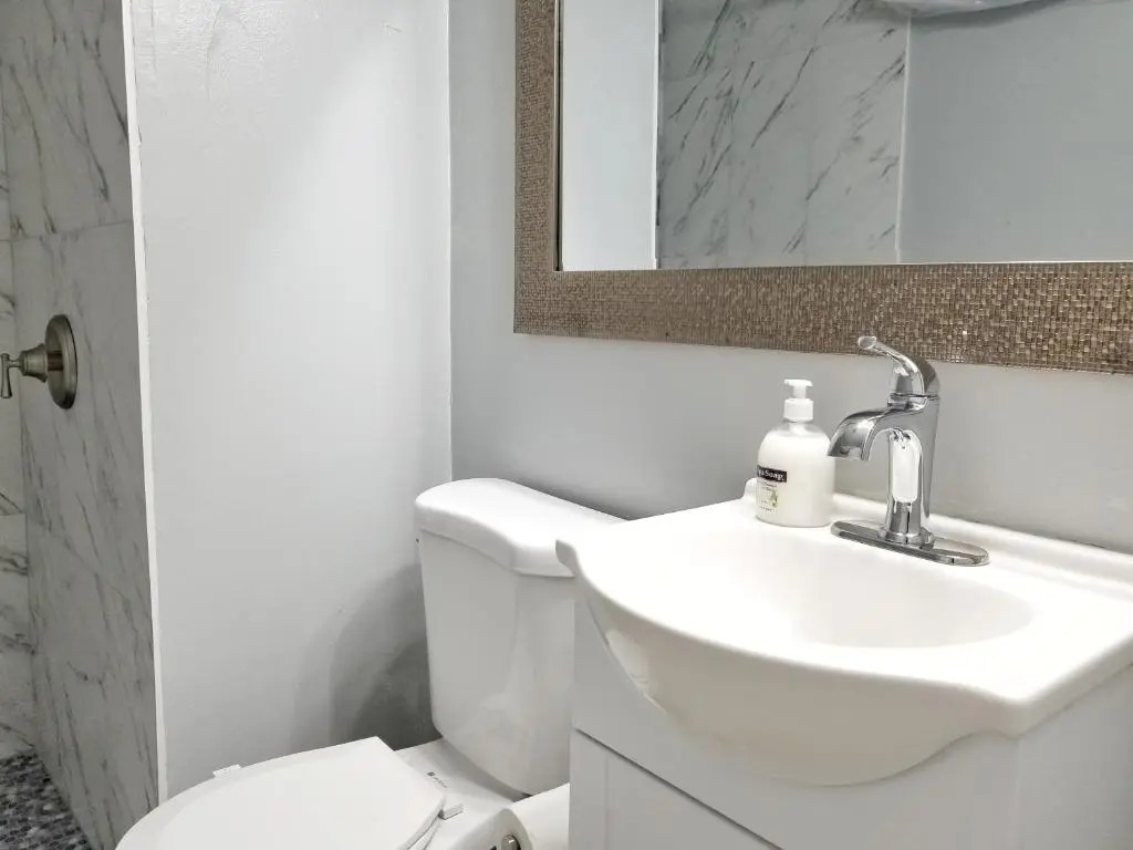 Glam Private Studio 4 Miles from Hard Rock Stadium