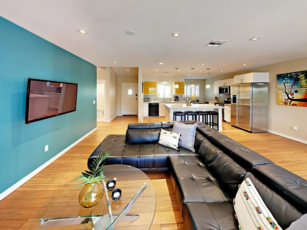 E Mariposa Home 4 Bedrooms 2 Bathrooms Home