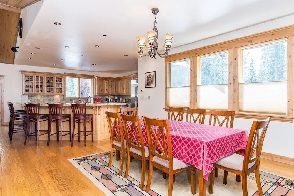 Bright Beauty in South Lake Tahoe by RedAwning