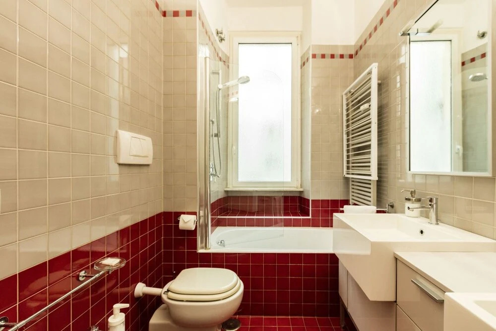 Quiet and Bright 2 Beds in a Great Area
