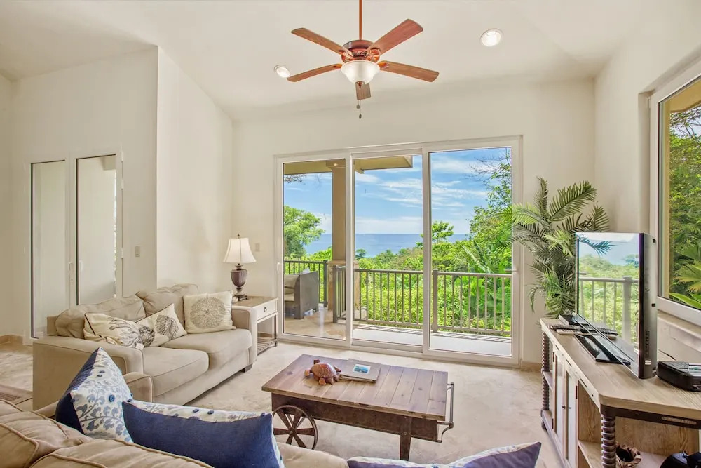 The Island Hub at Red Frog Beach Resort
