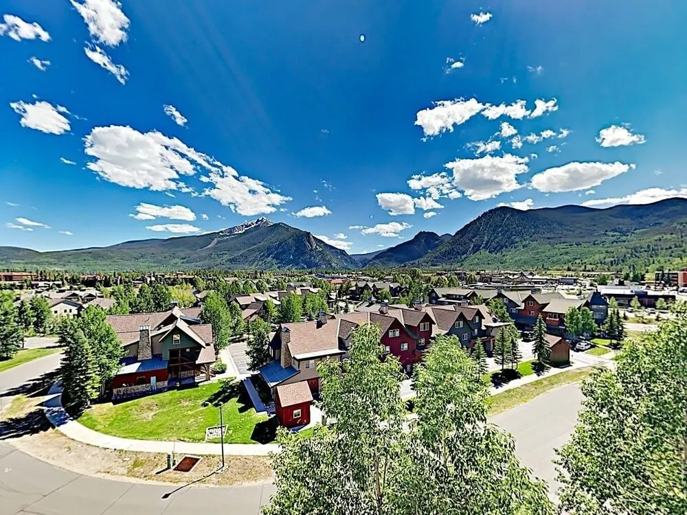 Lakepoint #708 - 3 Br Condo
