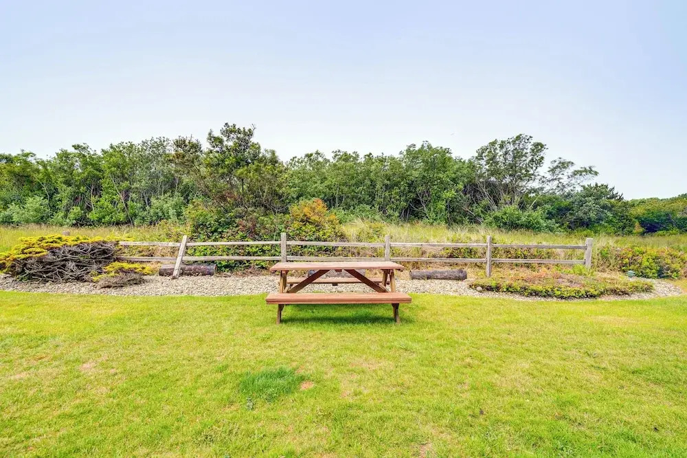 Walk to the Beach: Ocean Shores Condo!