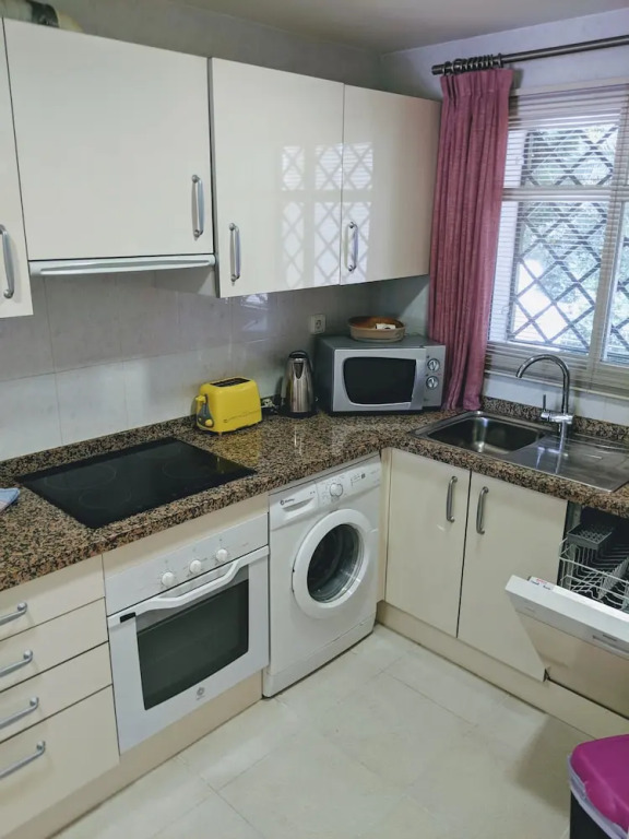 Spacious Neuva Andalucia 2 bed Apt