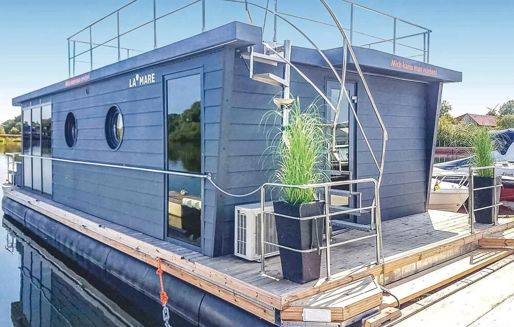 Beautiful Ship/boat in Göteborg With 2 Bedrooms and Wifi