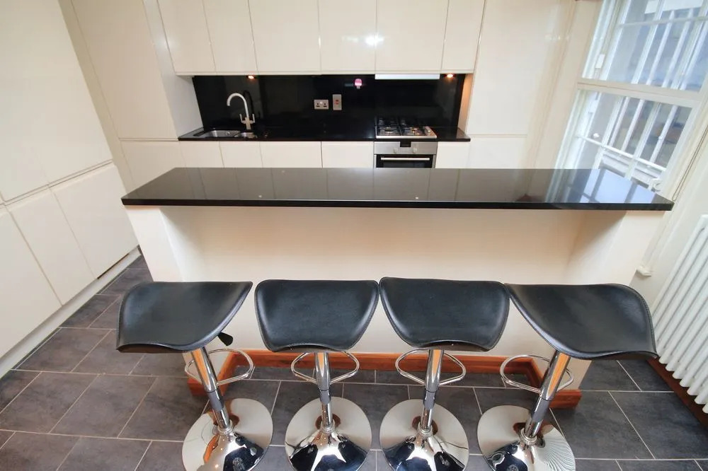 College Green Beautiful Apartment