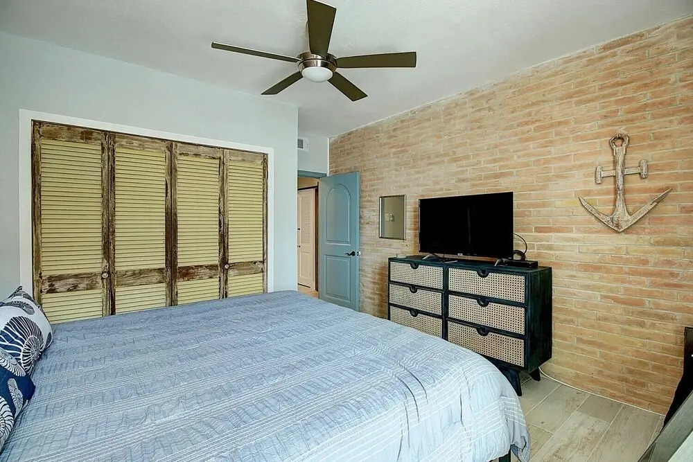 Channelview 117 1 Bedroom Condo by Redawning