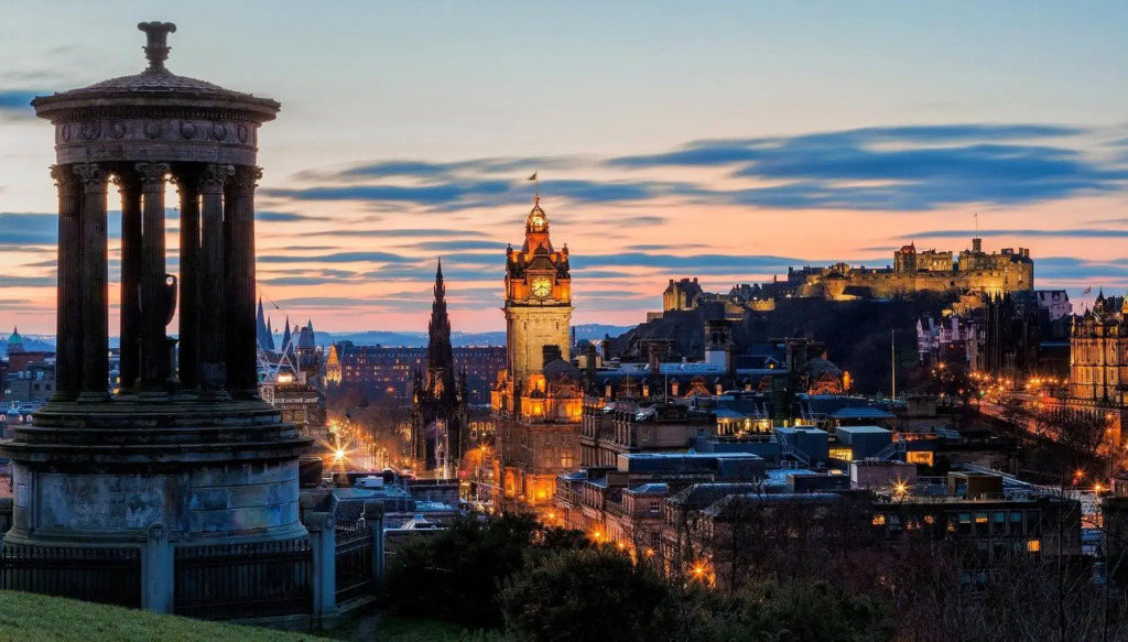 3 BEDROOM EDINBURGH VICTORIAN APARTMENT-6 Beds-Free Street Parking