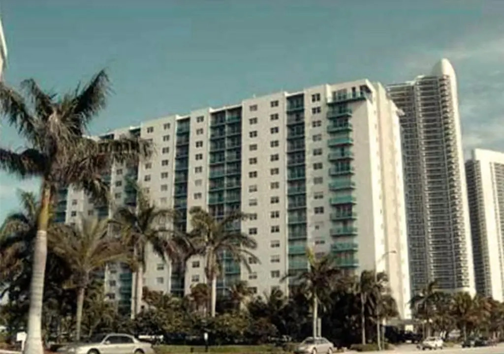 Hallandale 9E
