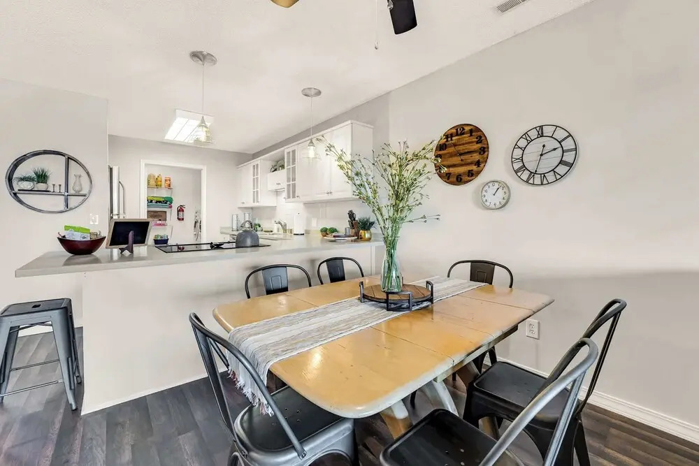 Bright Stylish Condo w/ Balcony