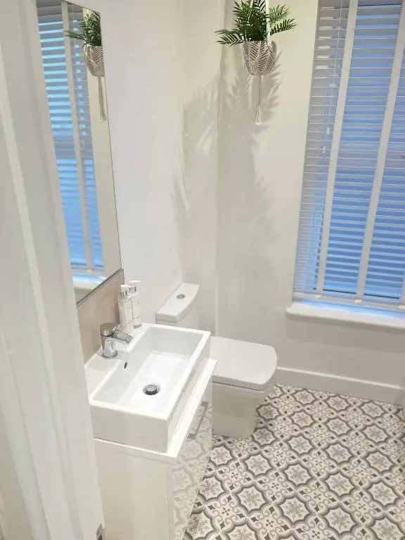 Seaview Flat with Balcony, Spacious 2 Bedroom