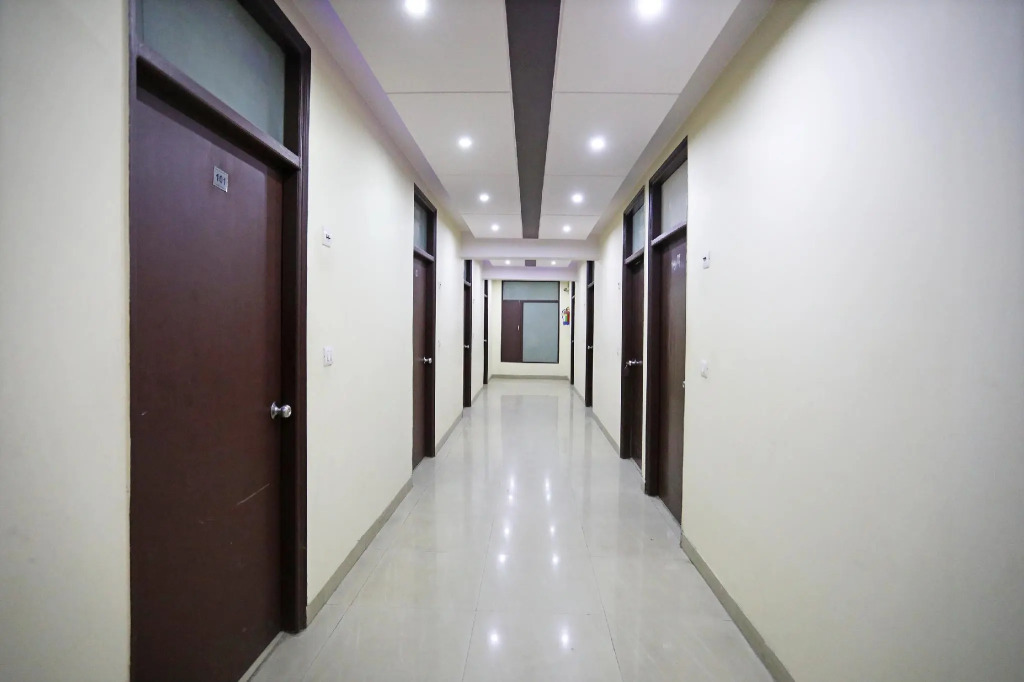 OYO 8462 Hotel Galaxy