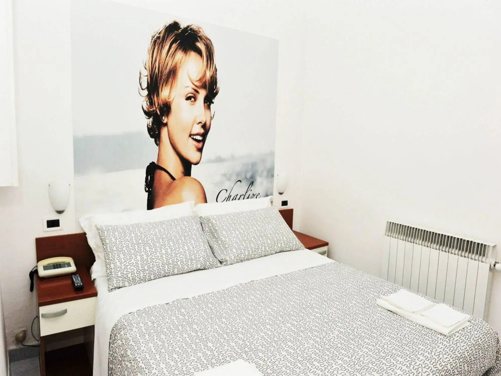 Hotel Lady