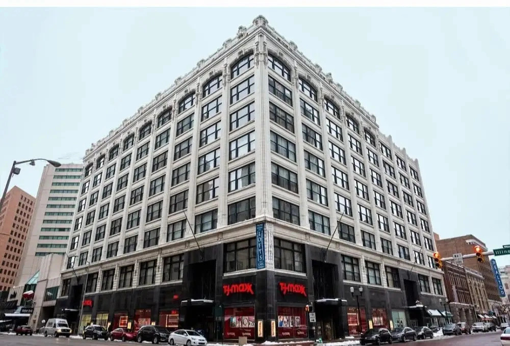 3BR CozySuites TheBlock-SkybridgeAccess2
