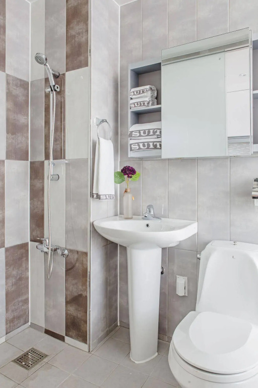 D Seven Suites
