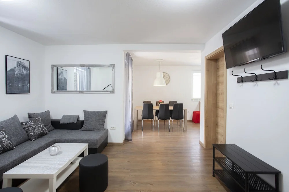 Razingar Apartments