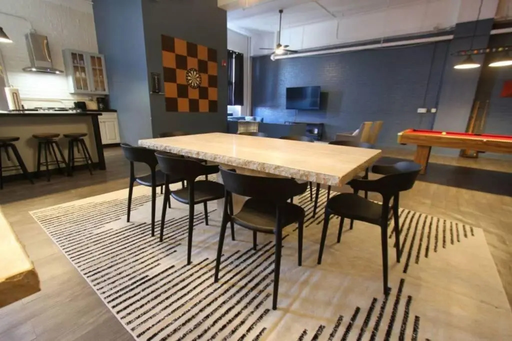 3E *New* Huge! Spacious 3 Bedroom in Oakland that sleeps 12!