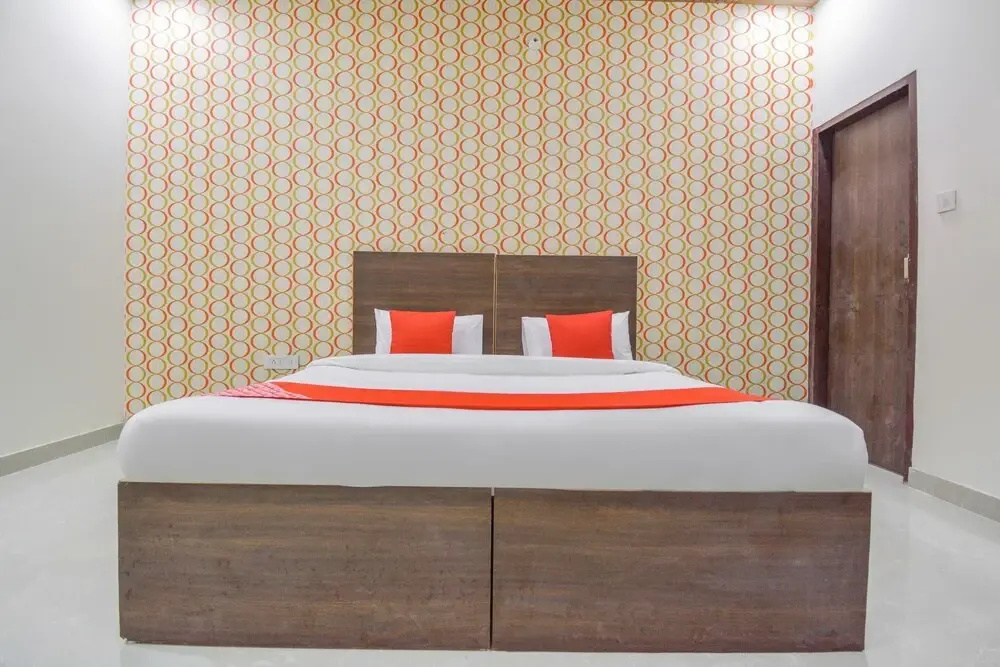 OYO 49906 Hotel Discovery Inn