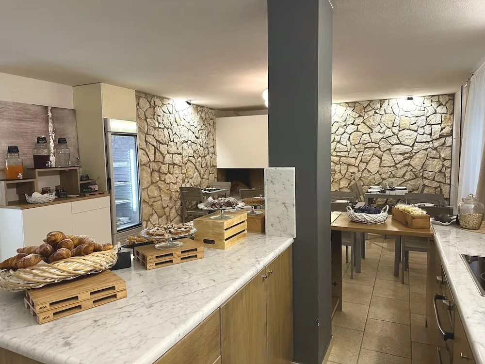 Le Village Sarzana