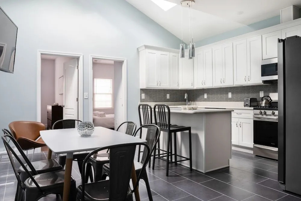 Giles Ave 6 Bedroom Gem