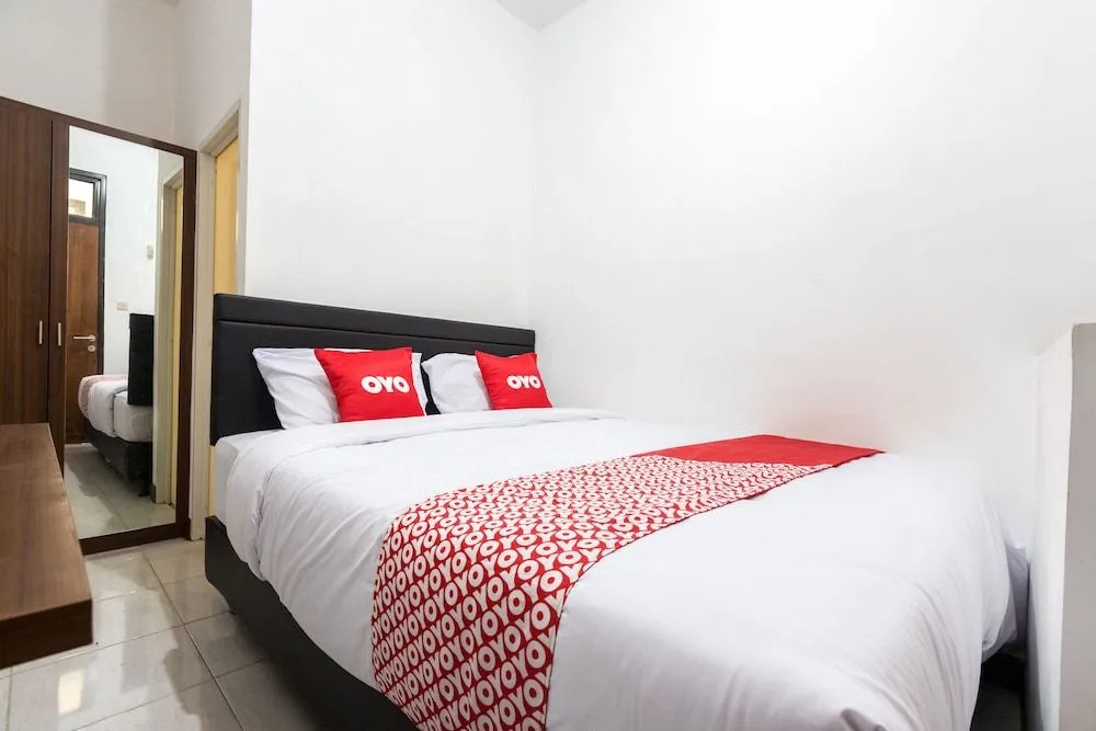 OYO 1598 Feby Inn Near RS Gandaria