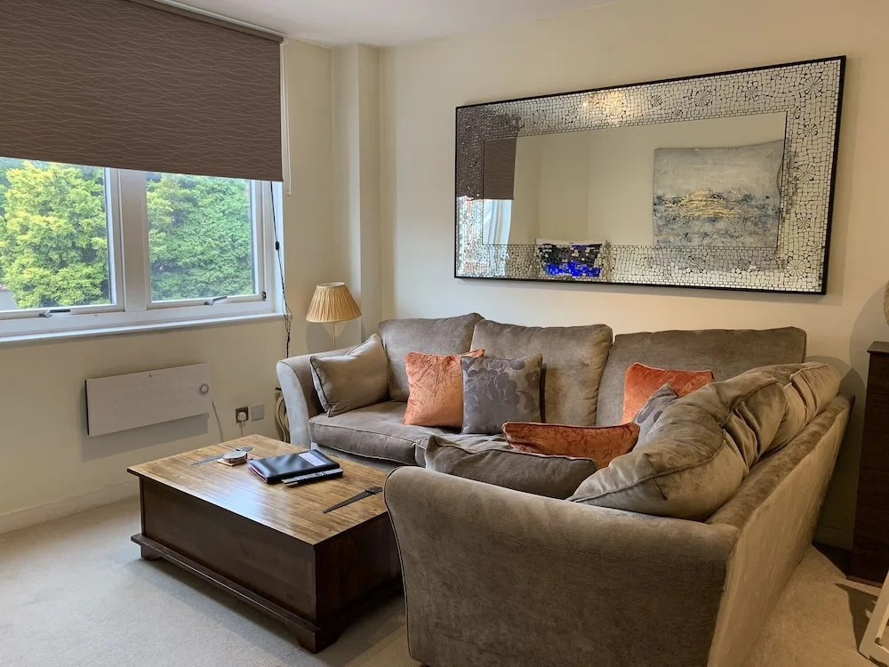 The Courtyard, Windsor, 2 Beds