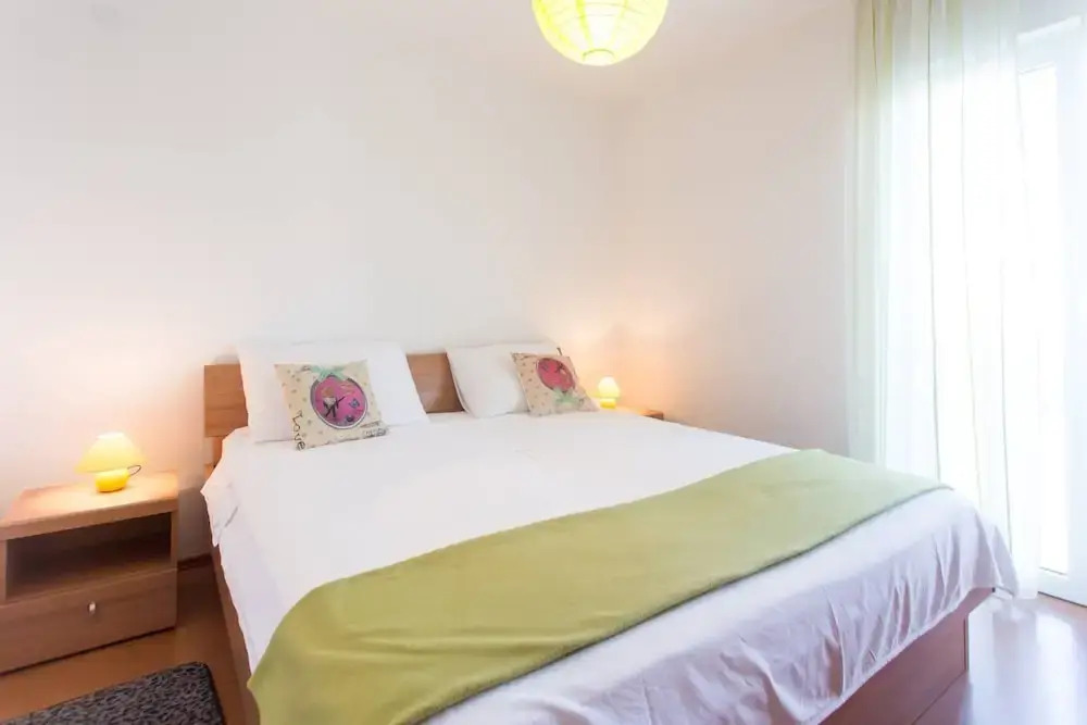 Charming Apartments With Private Balcony and City View Seget Donji