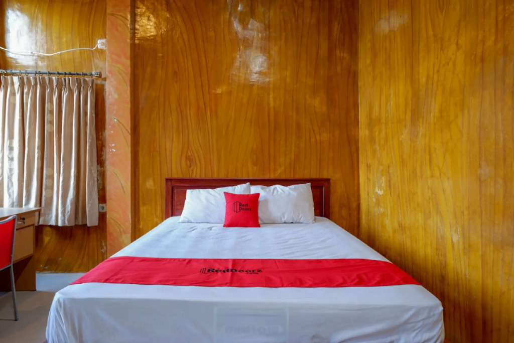 RedDoorz at Hotel Pantai Kamali Bravo Bau Bau