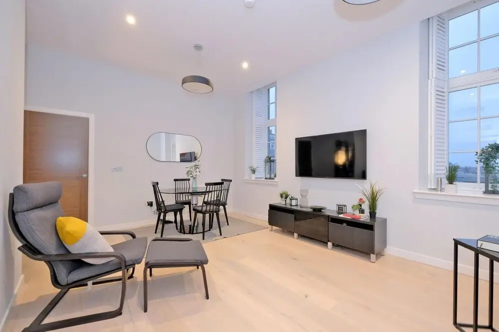 Stunning Central Two Bedroom Executive Apartment