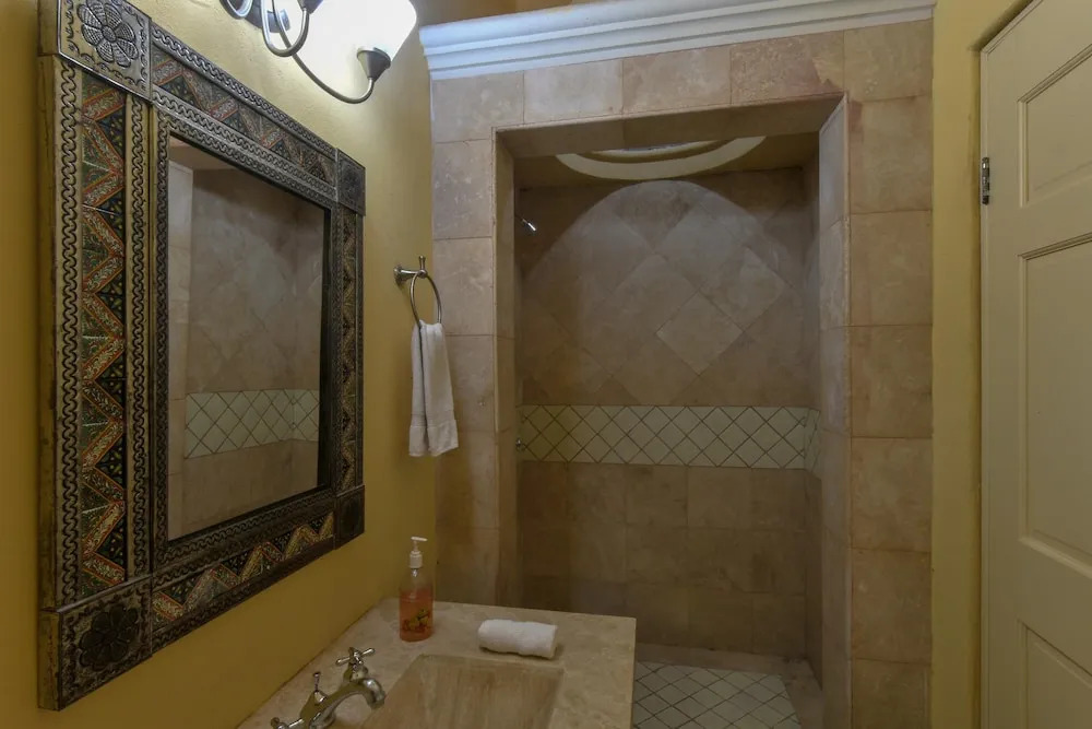 Ocean View 4BR Villa Steps From Cabo: Villa Haydee