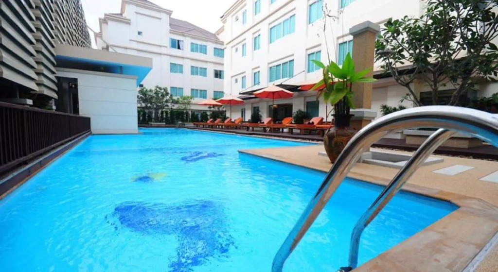Avion Hotel