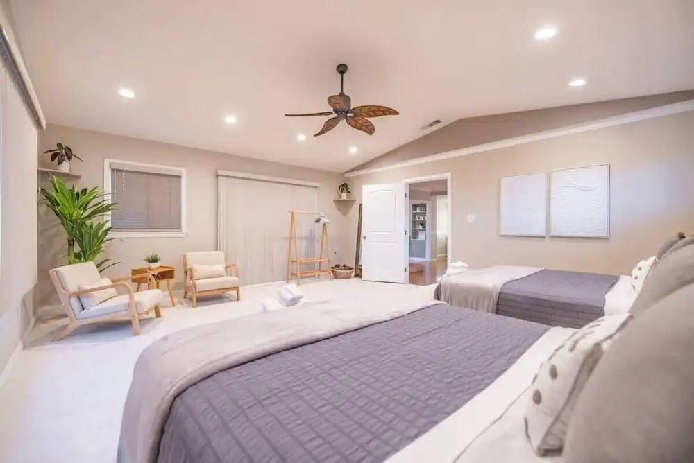 Marbella Lane - Charming 4BR Bungalo for Relaxing Retreat
