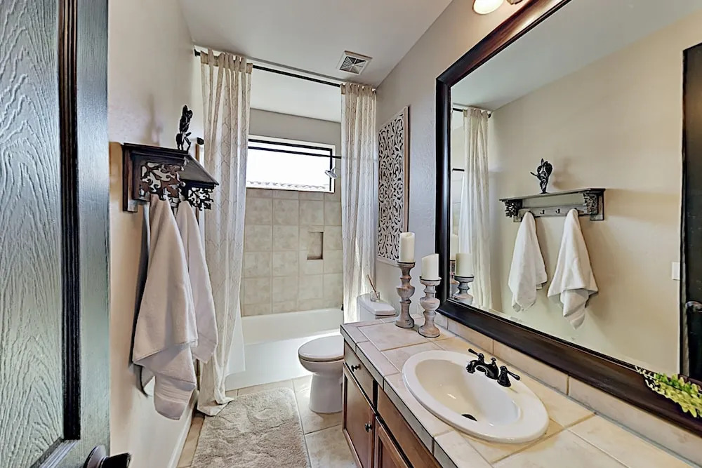 Lavish Desert Pool In Private Community 3 Bedroom Home