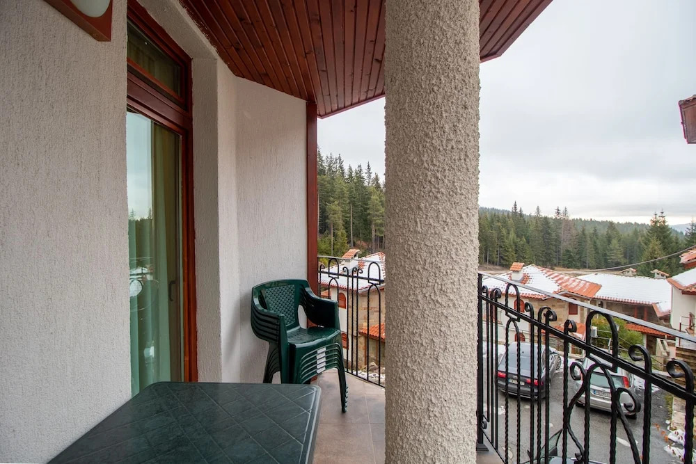2 bedroom, 2 showeroom Villa suitable for a family skication and remote working