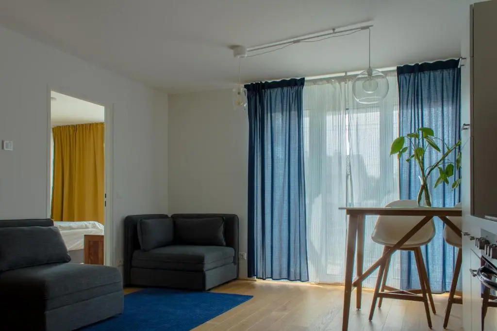Yellow Flower Apartment with Pool - 5 min to Lake