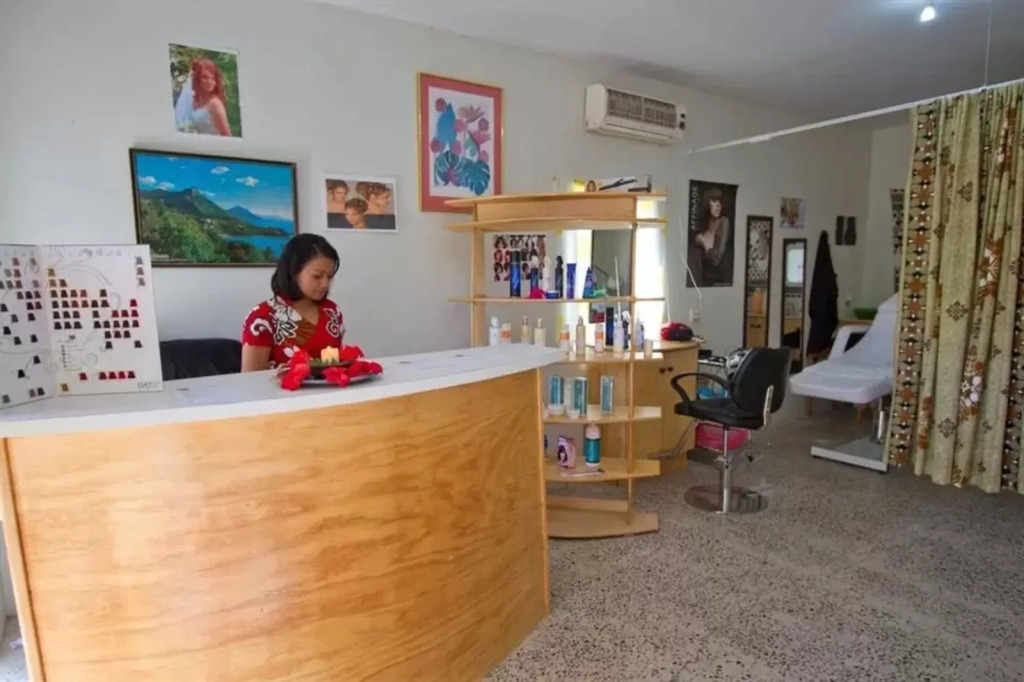 Moana Sands Beachfront Hotel