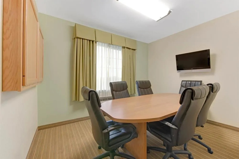 Super 8 Airport North