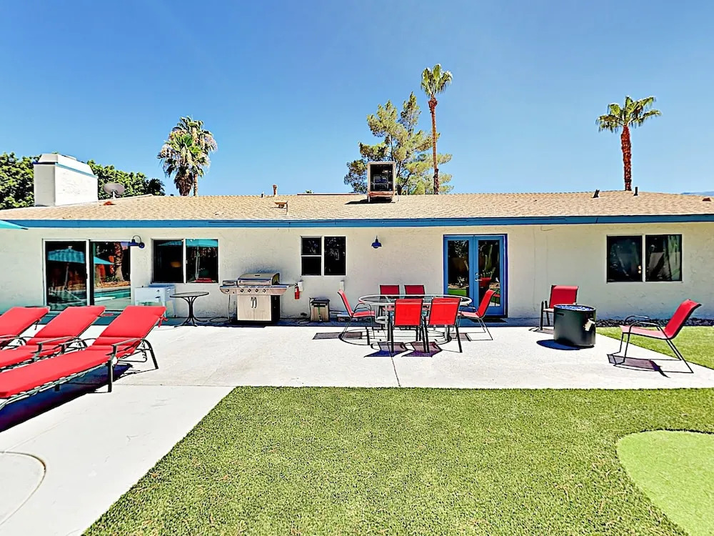 Contemporary - 5 Br Home