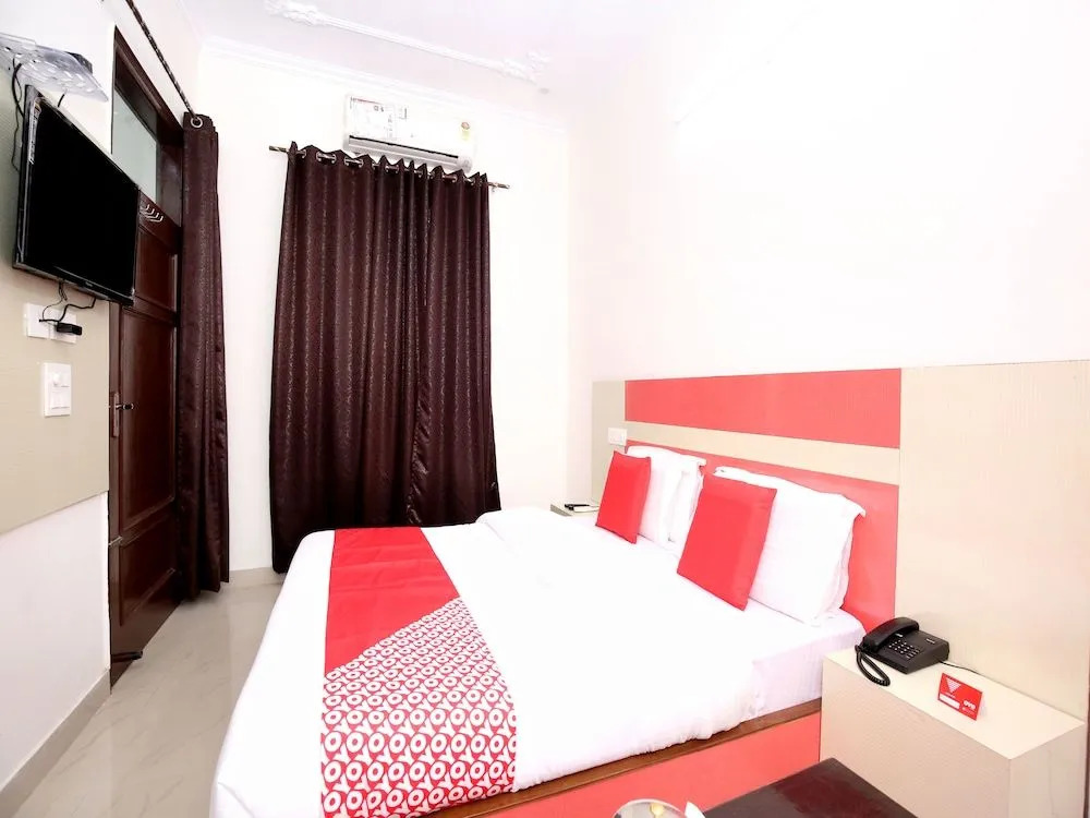 OYO 12025 Hotel Kamal Palace