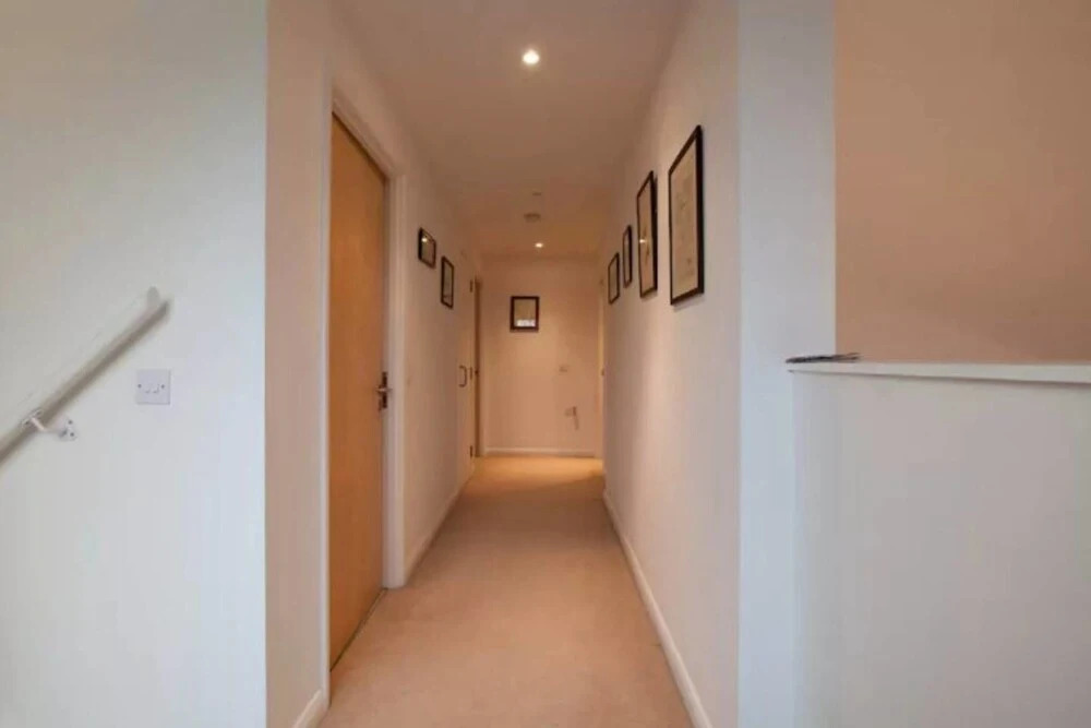 Spacious 2BR Home in Surrey Quays W/terrace