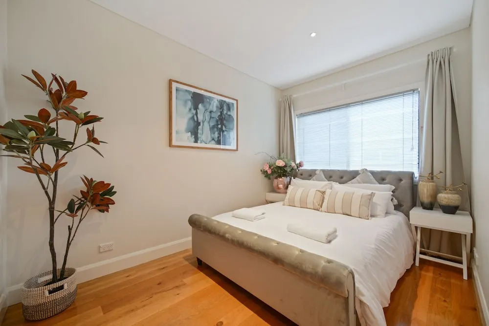 Tranquil And Spacious Home Near Shopping Mall